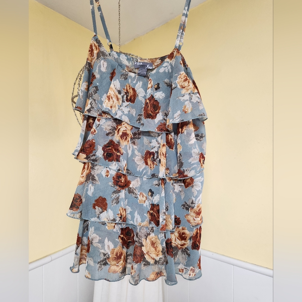 Flowery ruffled top